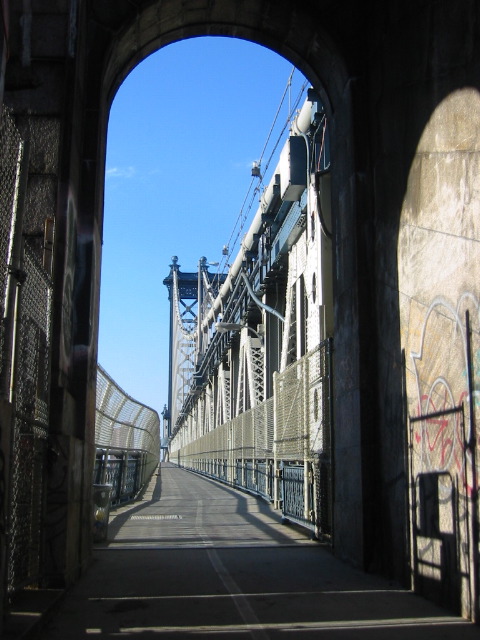 South pedestrian walkway of the Manhattan Bridge.