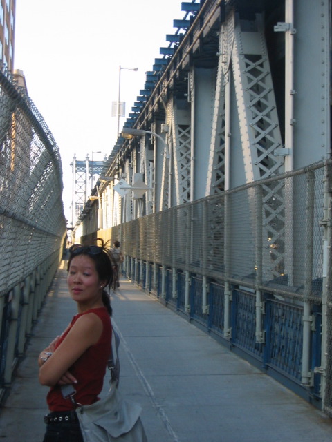 Lisa on the Manhattan Bridge.